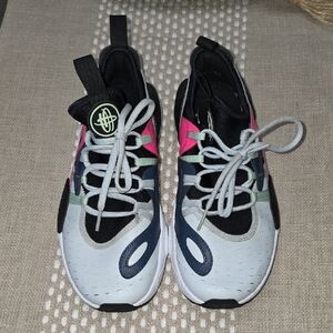 Nike Huarache 5.5Youth Sneakers. 7.5 Womein White, Navy & Pink with Mint Accents